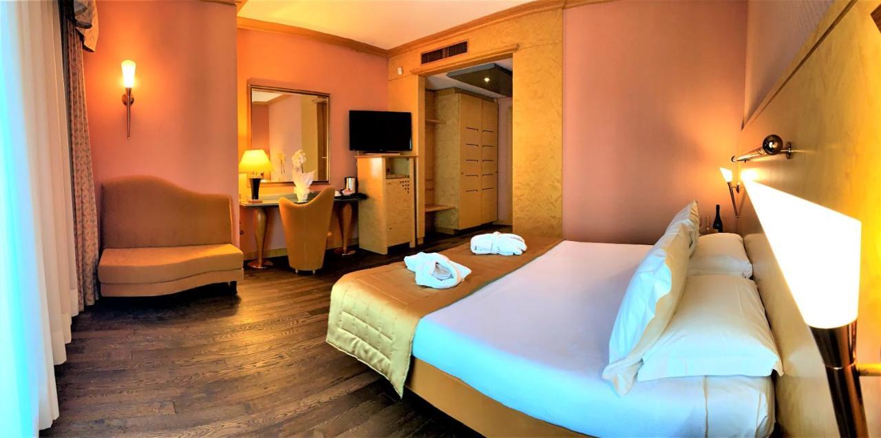 Shg Hotel Antonella Pomezia Bagian luar foto