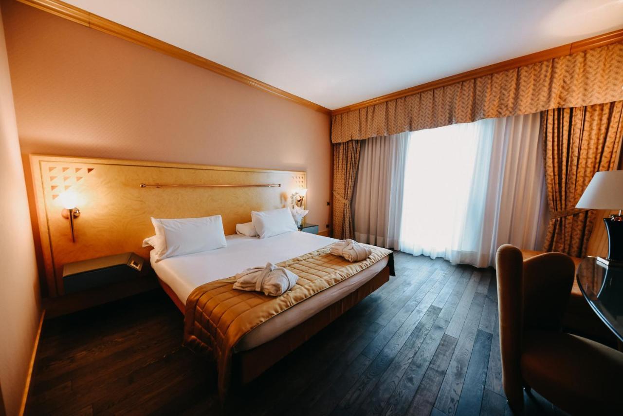 Shg Hotel Antonella Pomezia Bagian luar foto