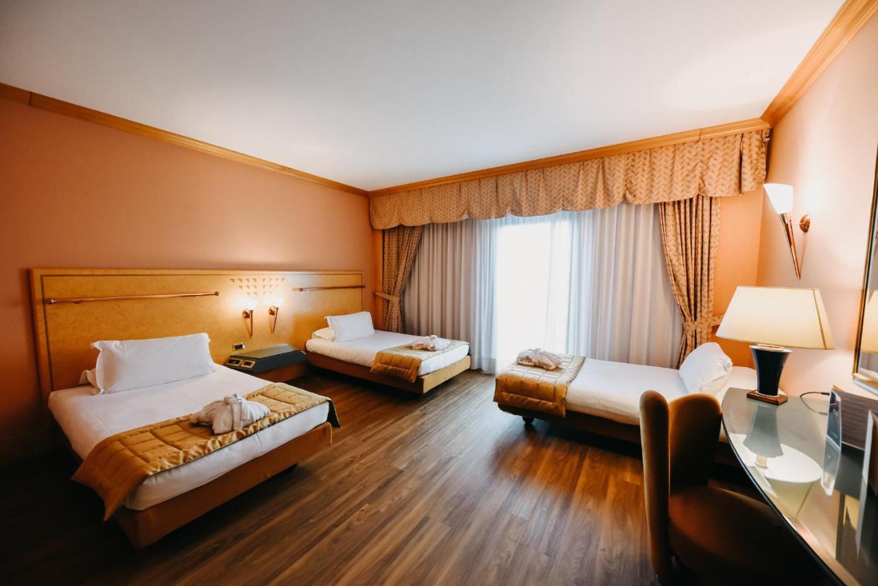 Shg Hotel Antonella Pomezia Bagian luar foto
