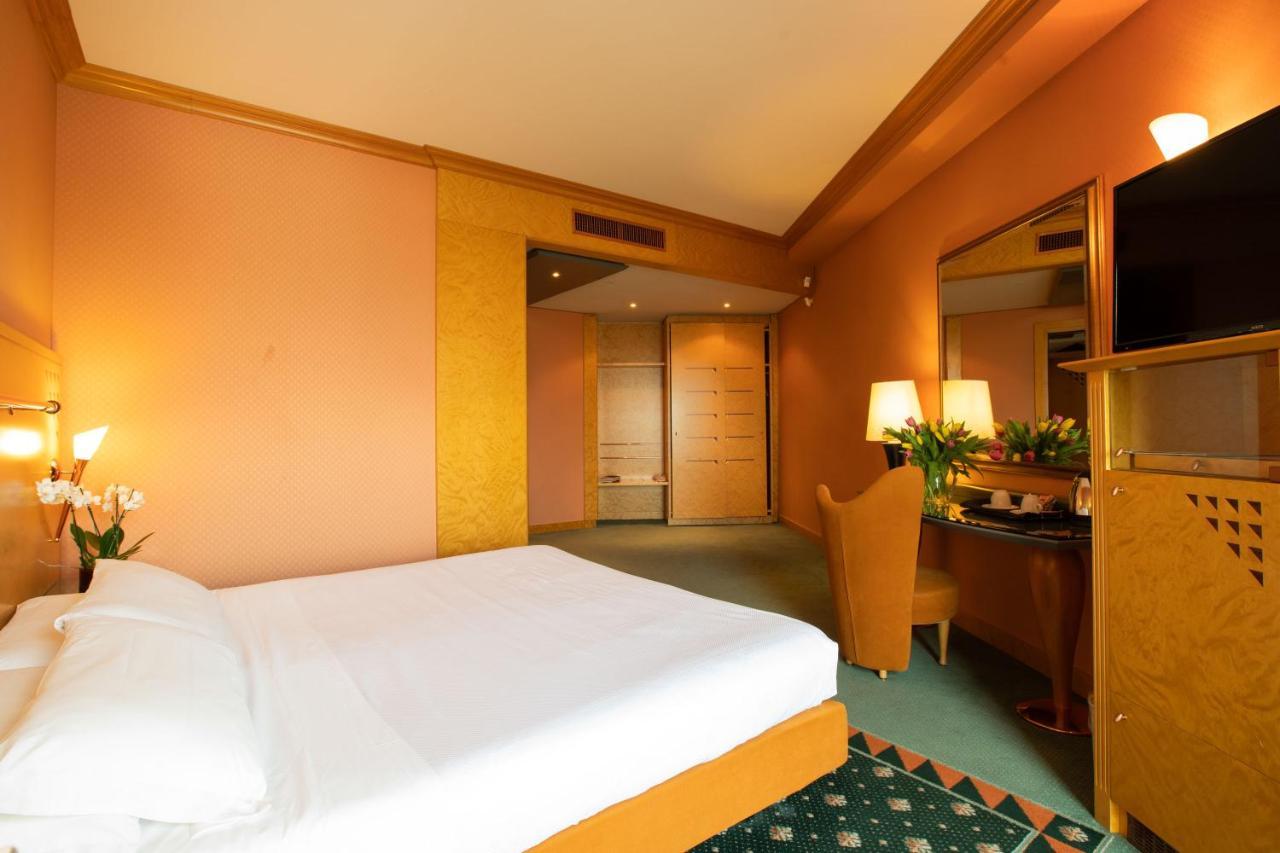 Shg Hotel Antonella Pomezia Bagian luar foto
