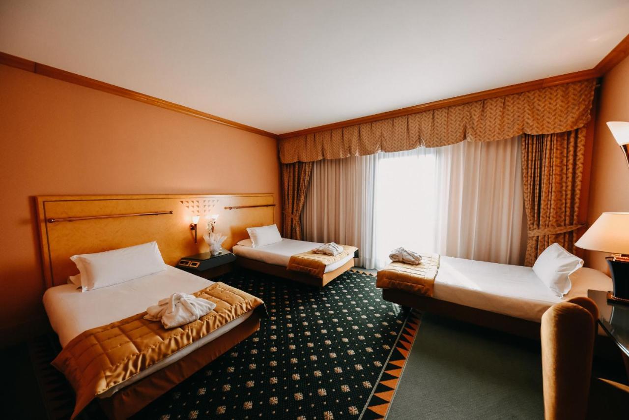 Shg Hotel Antonella Pomezia Bagian luar foto
