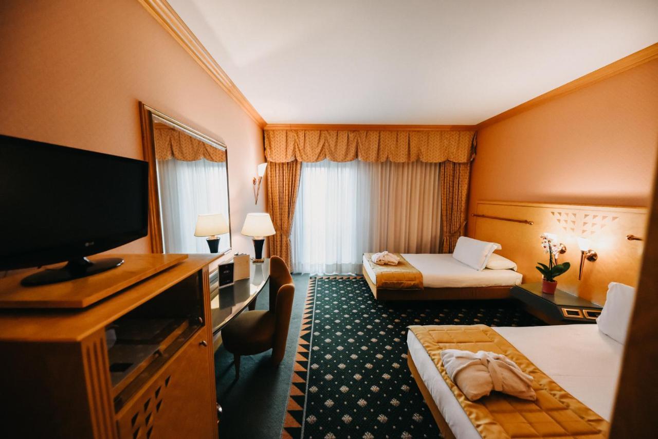 Shg Hotel Antonella Pomezia Bagian luar foto