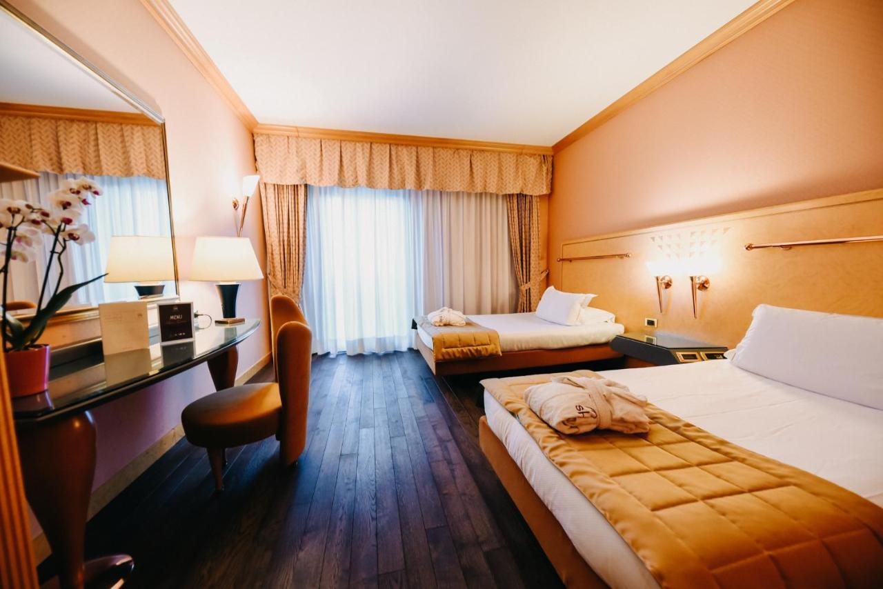 Shg Hotel Antonella Pomezia Bagian luar foto