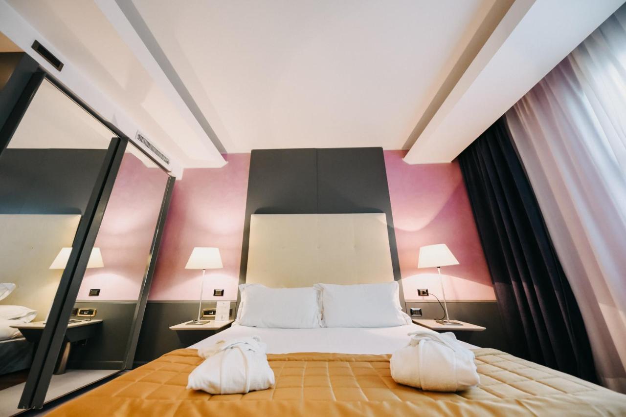 Shg Hotel Antonella Pomezia Bagian luar foto