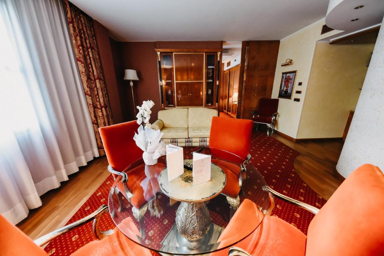 Shg Hotel Antonella Pomezia Bagian luar foto
