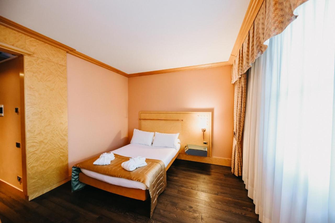Shg Hotel Antonella Pomezia Bagian luar foto