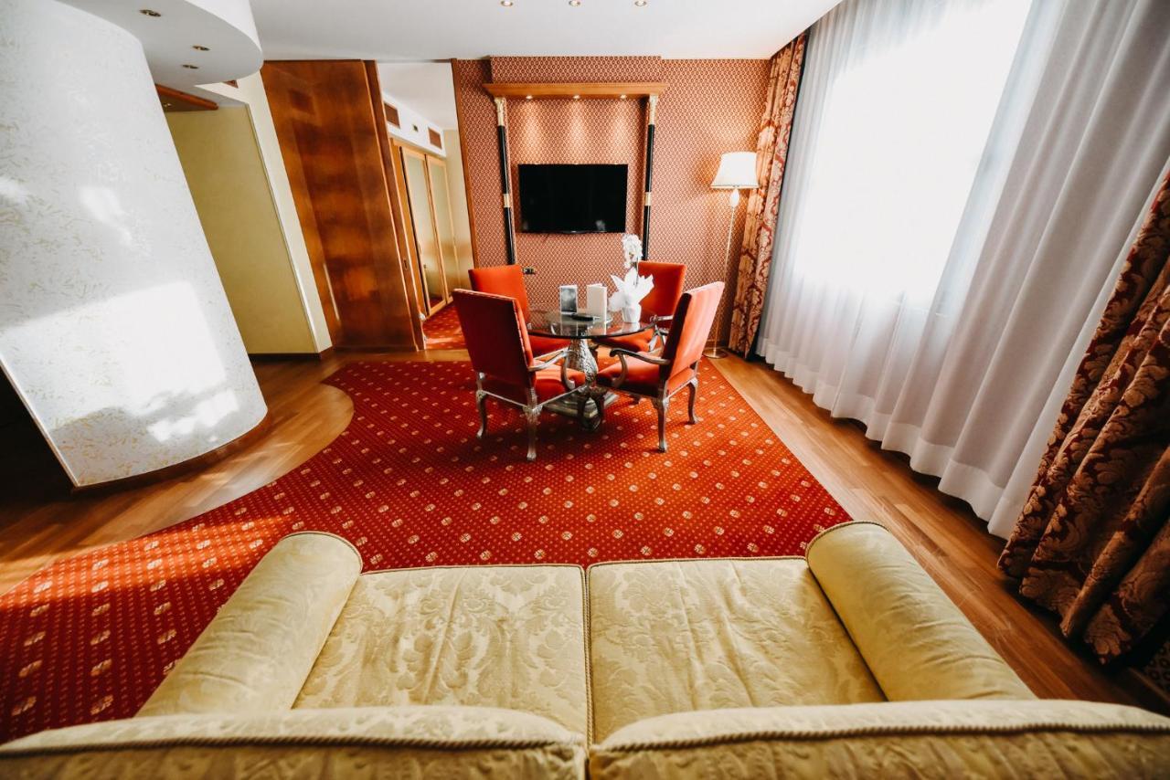 Shg Hotel Antonella Pomezia Bagian luar foto