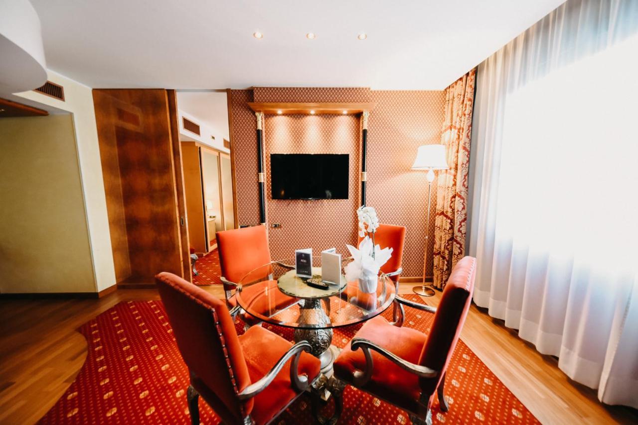 Shg Hotel Antonella Pomezia Bagian luar foto