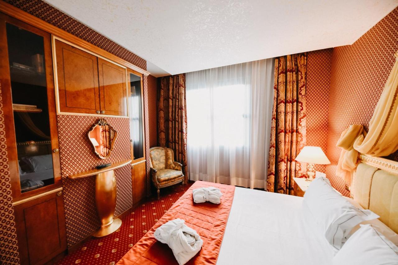 Shg Hotel Antonella Pomezia Bagian luar foto