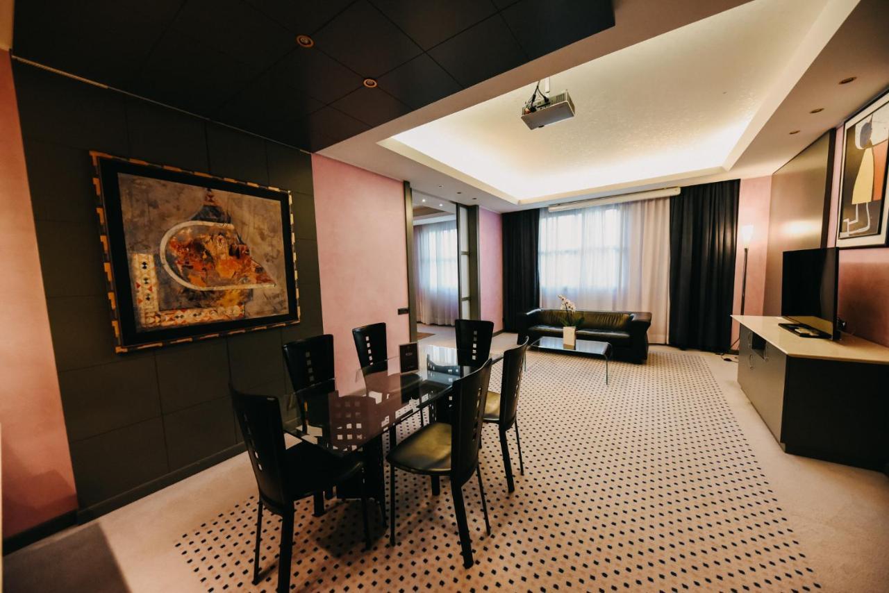 Shg Hotel Antonella Pomezia Bagian luar foto