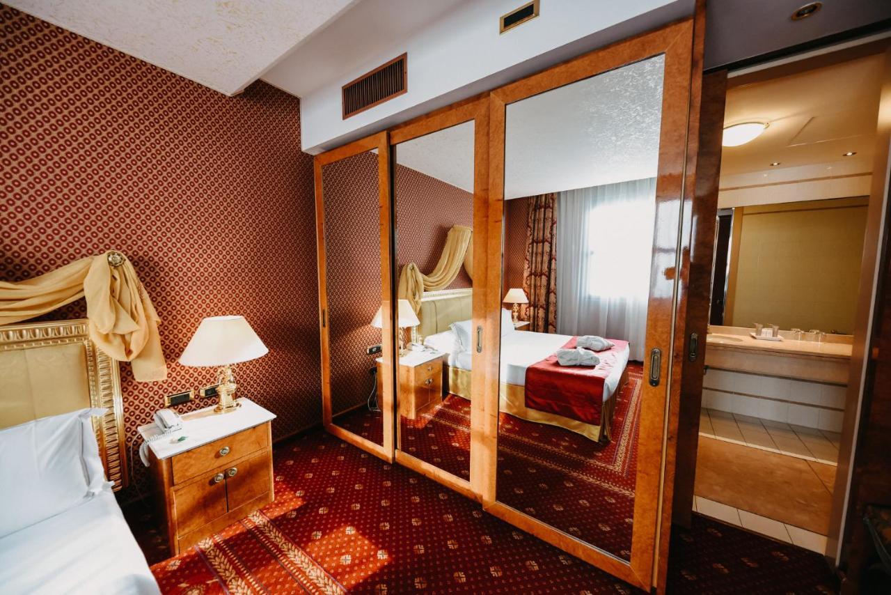 Shg Hotel Antonella Pomezia Bagian luar foto