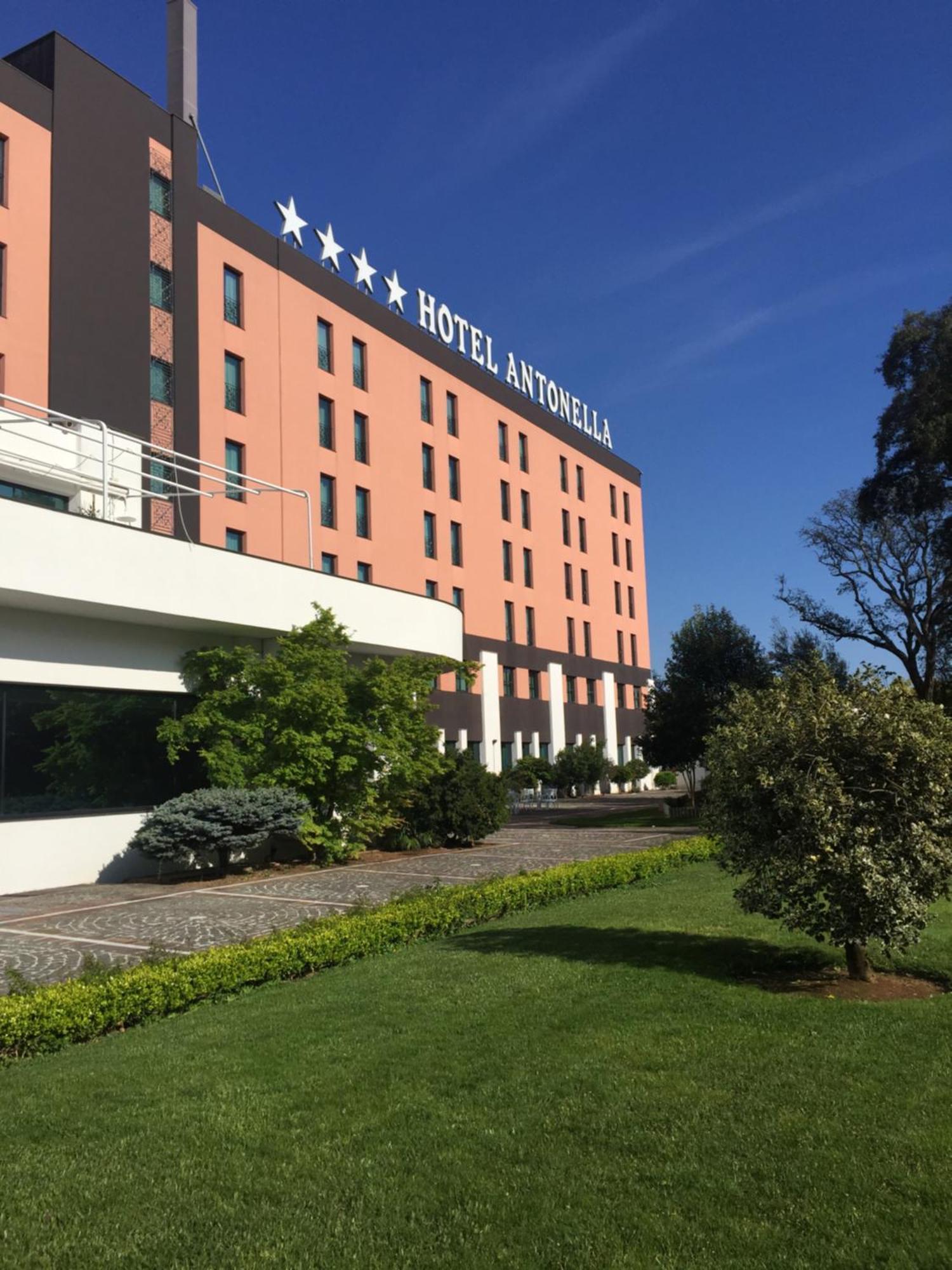 Shg Hotel Antonella Pomezia Bagian luar foto